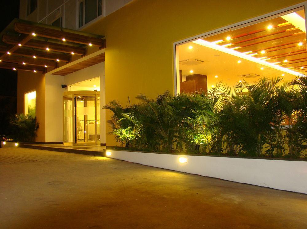 Lemon Tree Hotel Ченнаї Екстер'єр фото