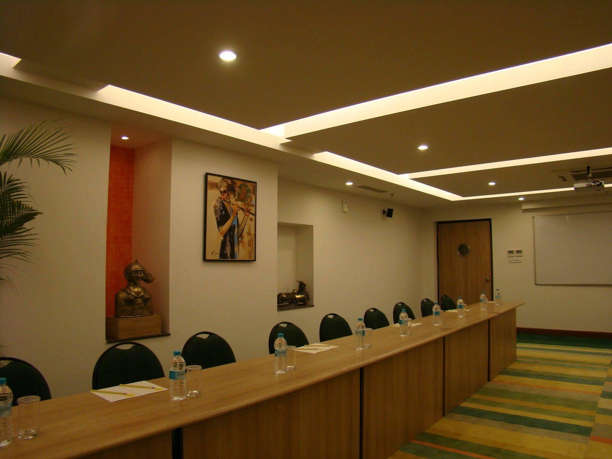 Lemon Tree Hotel Ченнаї Екстер'єр фото