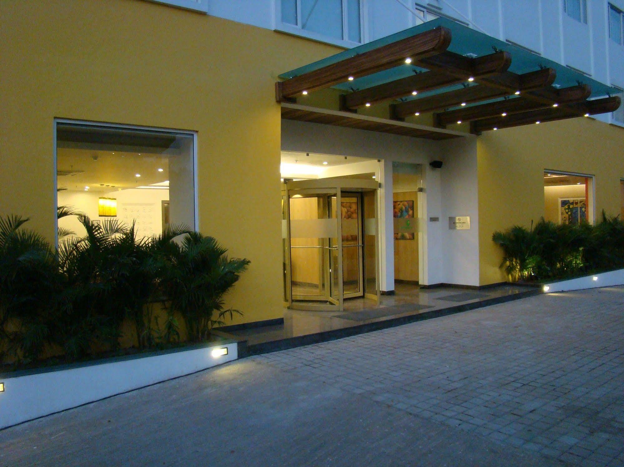 Lemon Tree Hotel Ченнаї Екстер'єр фото